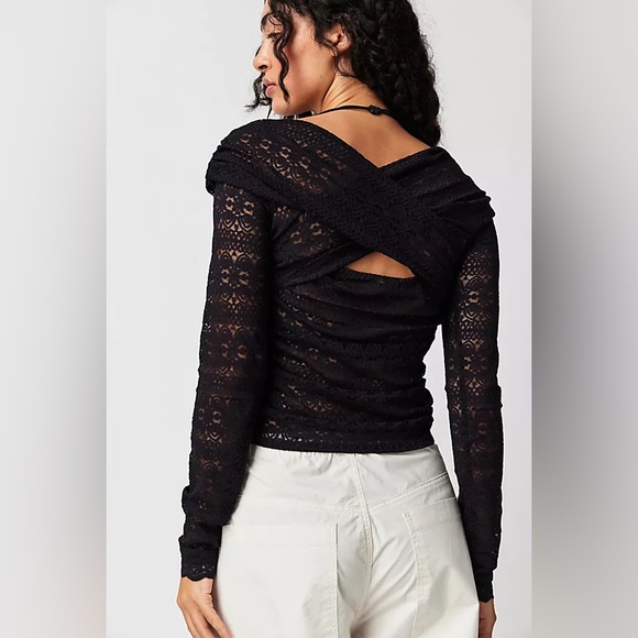 🌻🆕FREE PEOPLE Hold Me Closer Top Black-Size Medium - Picture 3 of 13